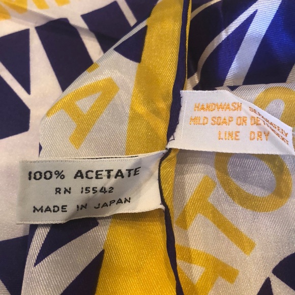 Sport scarves - Picture 3 of 5